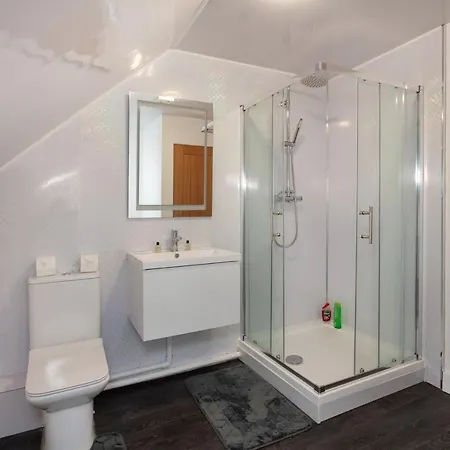 Onpoint - Modern 3-bed - Free Parking