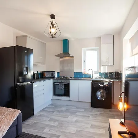 Onpoint - Modern 3-bed - Free Parking *