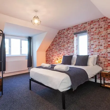 Holiday home Onpoint - Modern 3-bed - Free Parking *